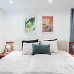Spacious Near The Airport And Bus Station شقة