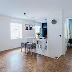Spacious Near The Airport And Bus Station شقة تالين