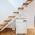 Spacious Near The Airport And Bus Station Apartament