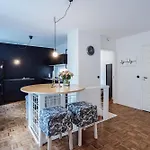 Spacious Near The Airport And Bus Station تالين