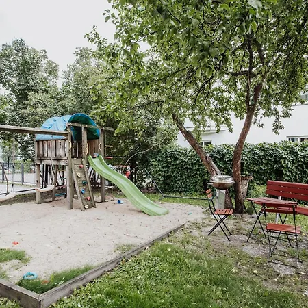 Spacious Near The Airport And Bus Station شقة