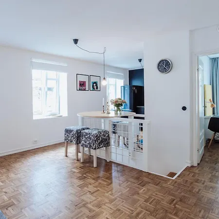 Spacious Near The Airport And Bus Station アパート タリン