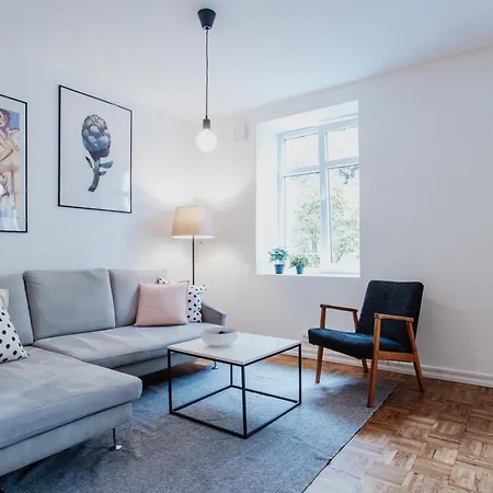 Spacious Near The Airport And Bus Station تالين