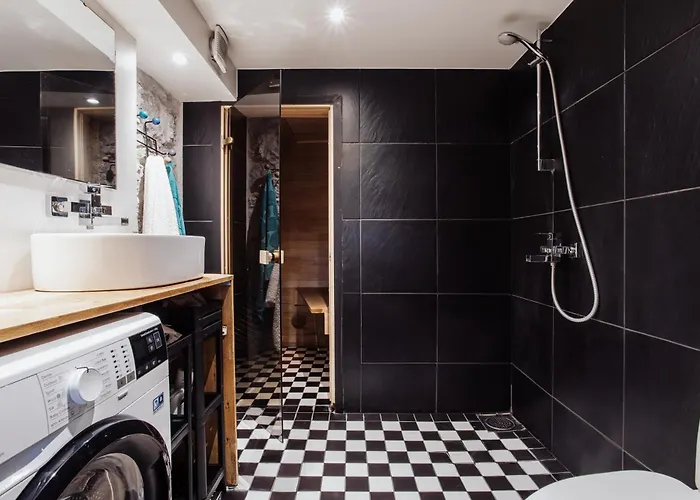 Apartman Spacious Near The Airport And Bus Station