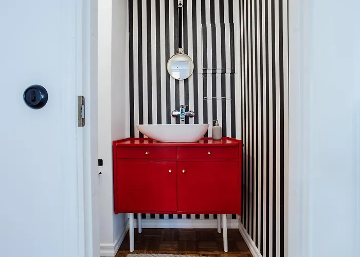 Spacious Near The Airport And Bus Station شقة *