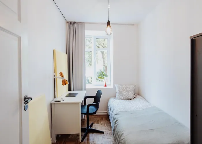 Spacious Near The Airport And Bus Station Apartman