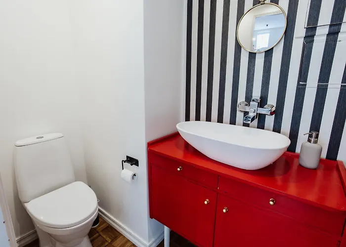 Spacious Near The Airport And Bus Station * تالين