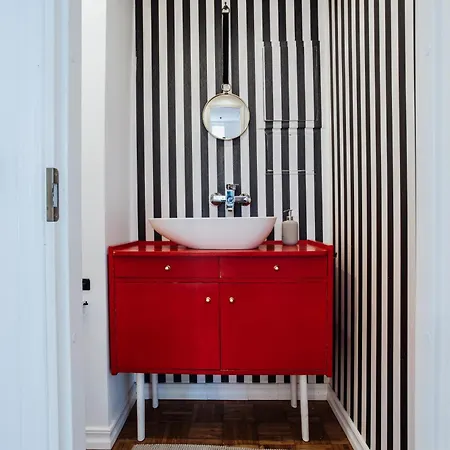 Spacious Near The Airport And Bus Station Διαμέρισμα *