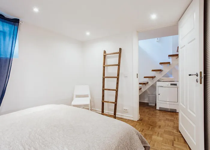 Spacious Near The Airport And Bus Station Διαμέρισμα Ταλίν